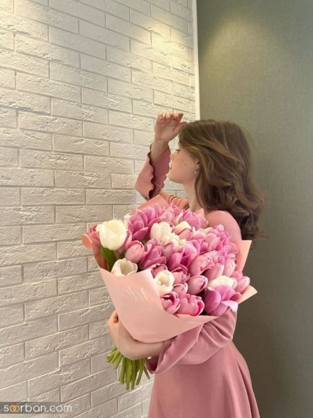 ژست عکس با باکس گل