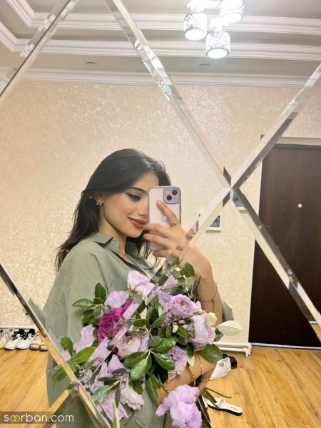 ژست عکس با باکس گل