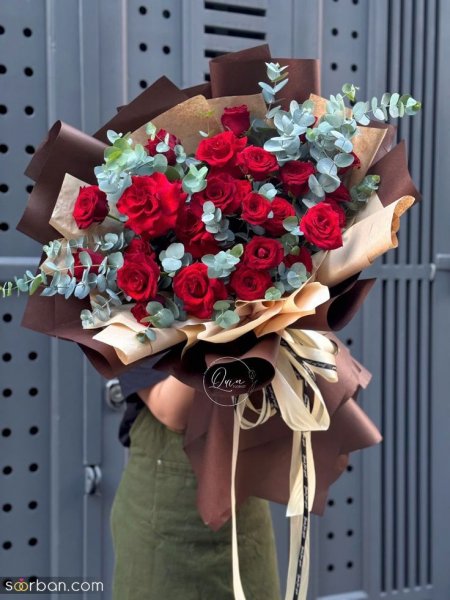 ژست عکس با باکس گل