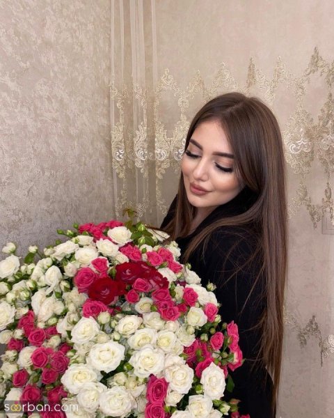 ژست عکس با باکس گل