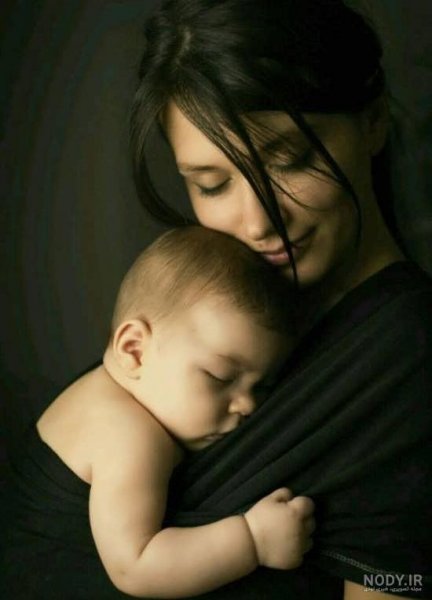 عکس مادر پیر غمگین