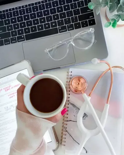  عکس خانم دکتر برای پروفایل