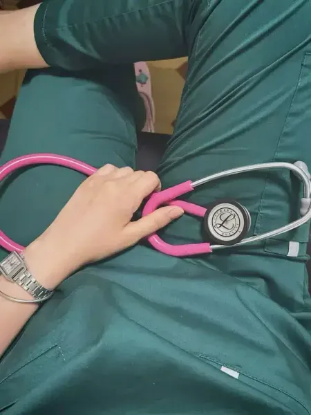  عکس خانم دکتر برای پروفایل