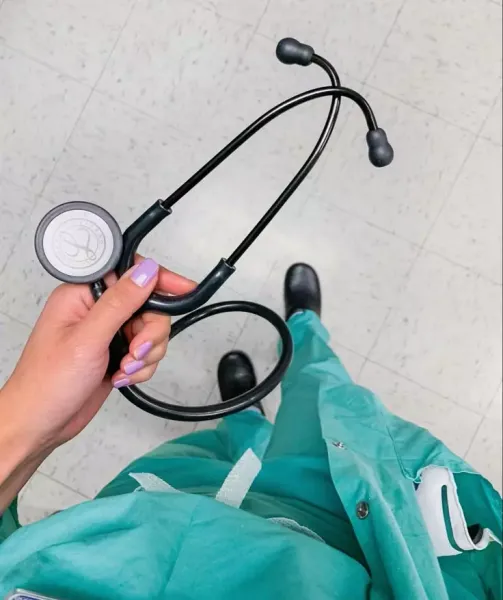 عکس خانم دکتر برای پروفایل