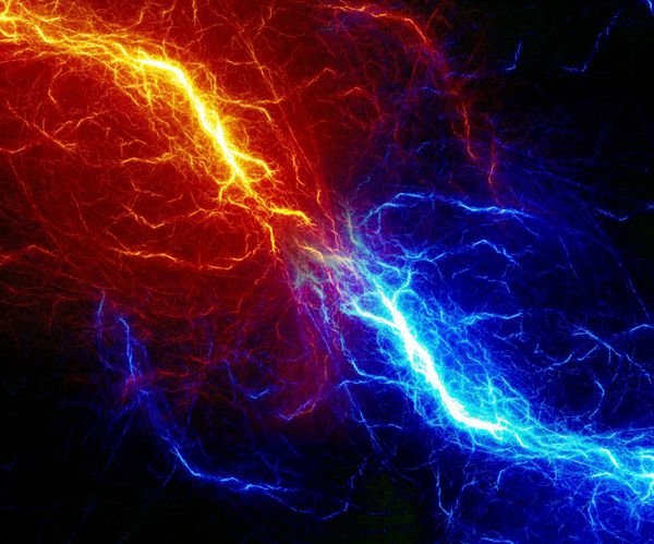 عکس رعد و برق برج میلاد