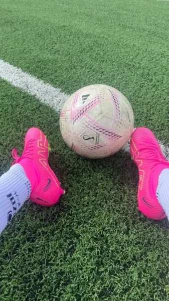  عکس توپ فوتبال برای پروفایل دخترانه