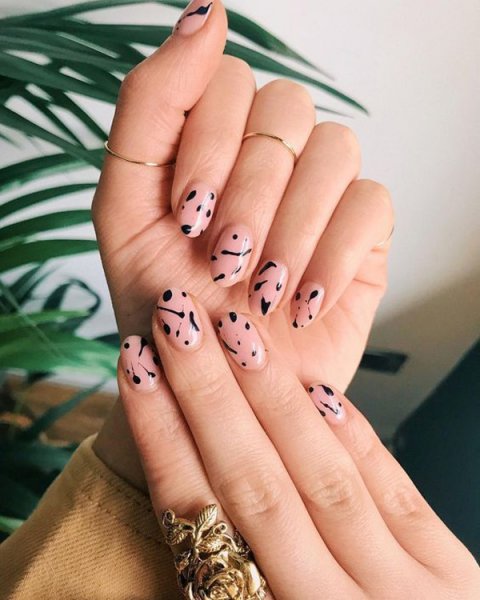 ناخن مینیمال کوتاه