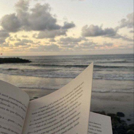  عکس کتاب برای پروفایل شاد