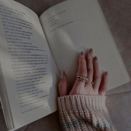  عکس کتاب برای پروفایل شاد