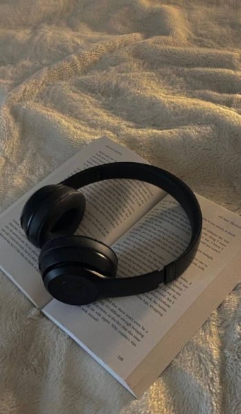  عکس کتاب برای پروفایل شاد