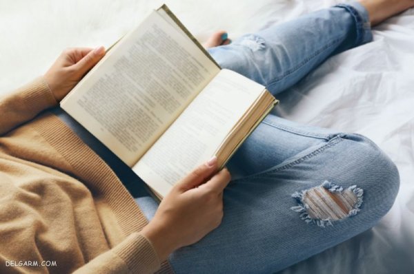 عکس کتاب و قلم برای پروفایل