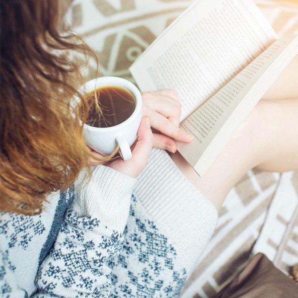  عکس کتاب خواندن دخترانه