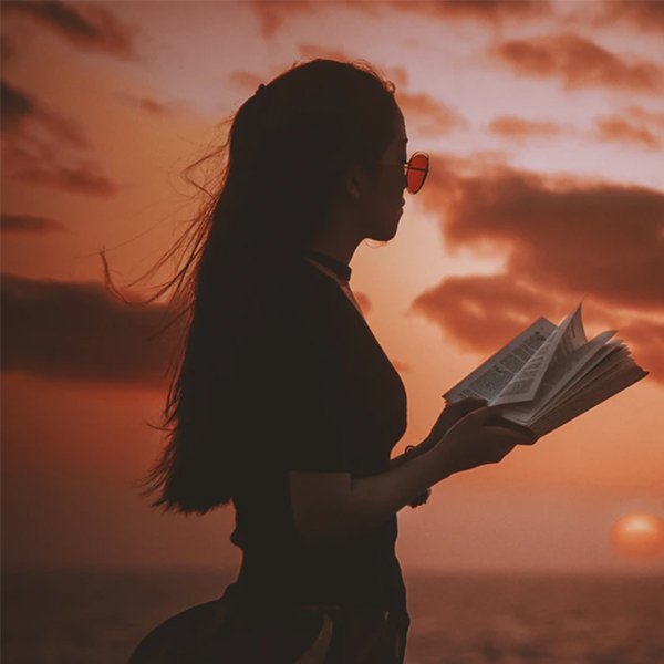  عکس کتاب خواندن دخترانه