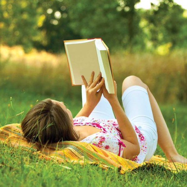  عکس کتاب خواندن دخترانه