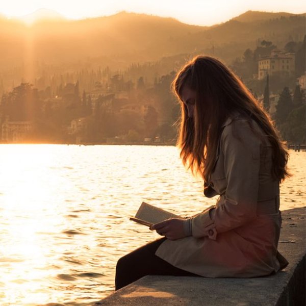  عکس کتاب خواندن دخترانه