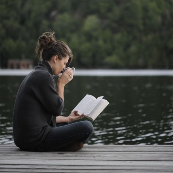  عکس کتاب خواندن دخترانه