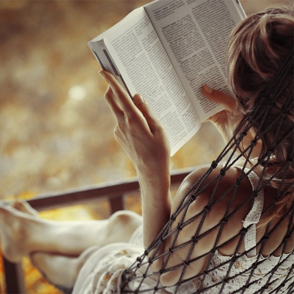  عکس کتاب خواندن دخترانه