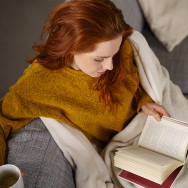  عکس کتاب خواندن دخترانه