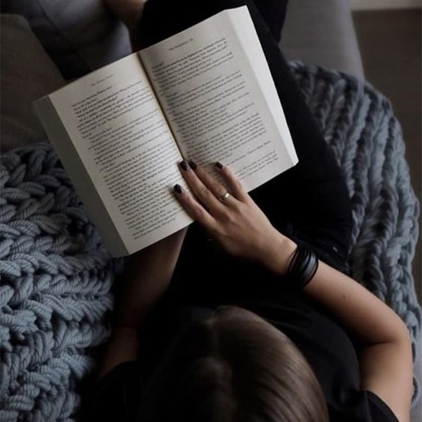  عکس کتاب خواندن دخترانه