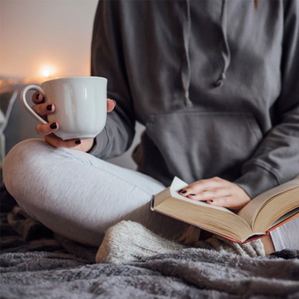  عکس کتاب خواندن دخترانه