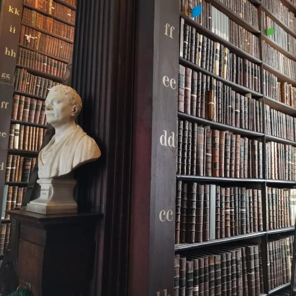  عکس کتابخانه برای پروفایل