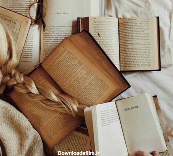  عکس دختر در حال کتاب خواندن کارتونی