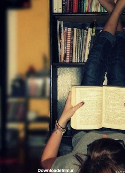  عکس دختر در حال کتاب خواندن کارتونی