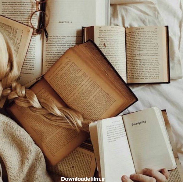  عکس دختر در حال کتاب خواندن کارتونی