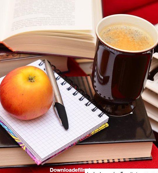  عکس دختر در حال کتاب خواندن کارتونی