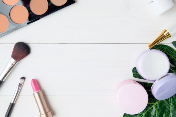  عکس پروفایل برای پیج آرایشی بهداشتی