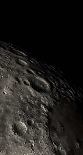  بک گراند ماه ایفون با کیفیت