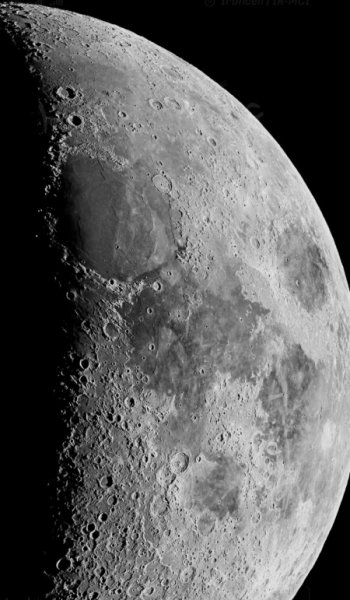  بک گراند ماه ایفون صورتی