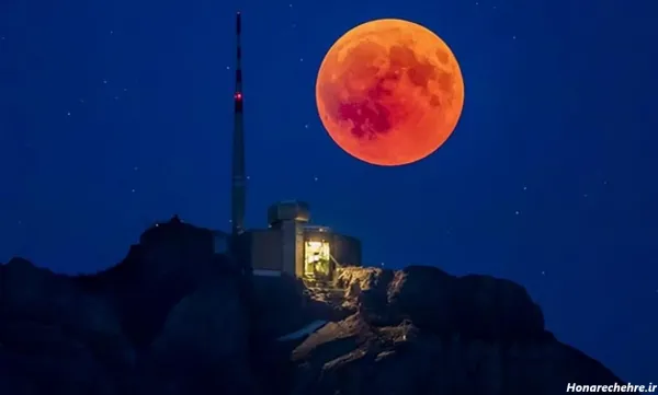  بک گراند ماه خونین