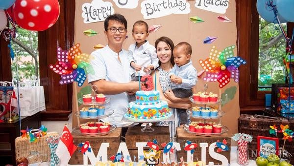  ژست عکس تولد دختر بچه با کیک