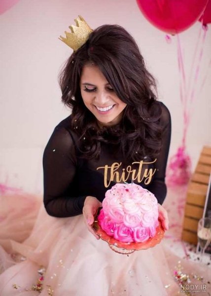  ژست عکس تولد دختر بچه با کیک