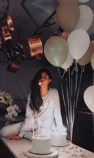  ژست عکس تولد دختر بچه با کیک