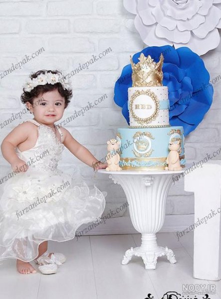  ژست عکس تولد دختر بچه با کیک