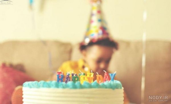  ژست عکس تولد دختر بچه با کیک