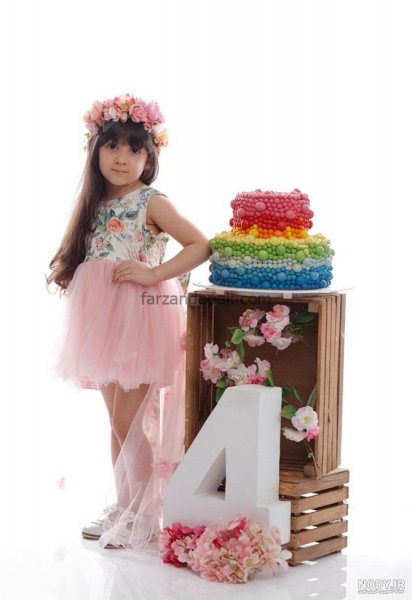  ژست عکس تولد دختر بچه با کیک