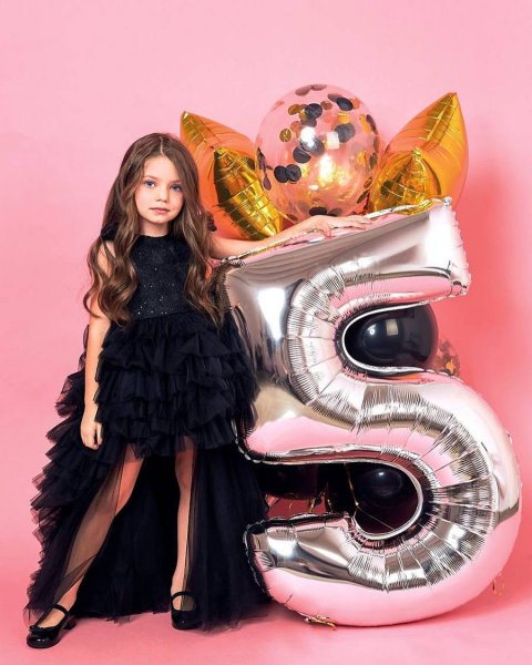 ژست عکس تولد دختر بچه در منزل