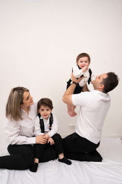  ژست عکس تولد خانوادگی در منزل