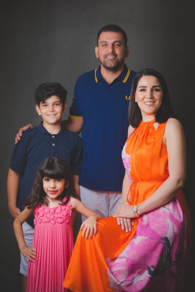  ژست عکس تولد خانوادگی در منزل