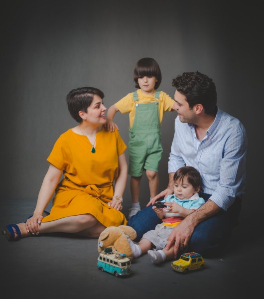  ژست عکس تولد خانوادگی در منزل