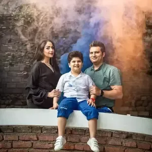  ژست عکس تولد خانوادگی در منزل