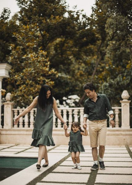  ژست عکس تولد خانوادگی در منزل