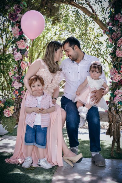  ژست عکس تولد خانوادگی در منزل