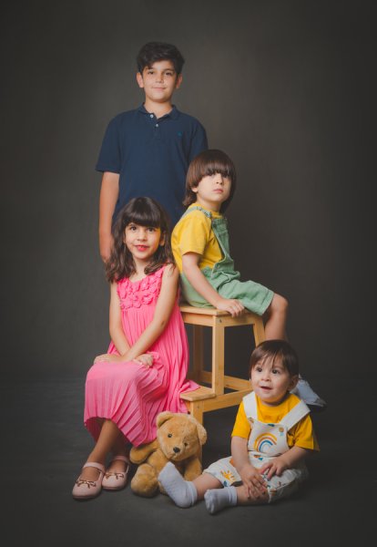  ژست عکس تولد خانوادگی در منزل