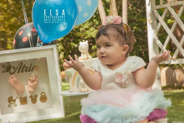 ژست عکس تولد در طبیعت با کیک