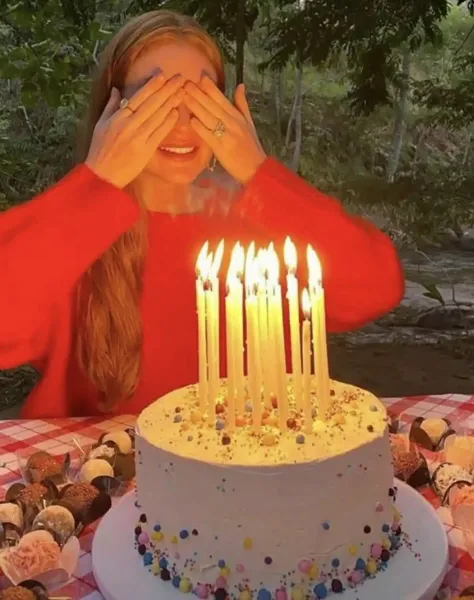 ژست عکس تولد در منزل بدون چهره