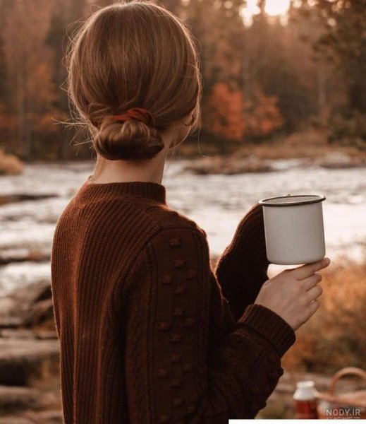  بک گراند قهوه ای روشن ساده